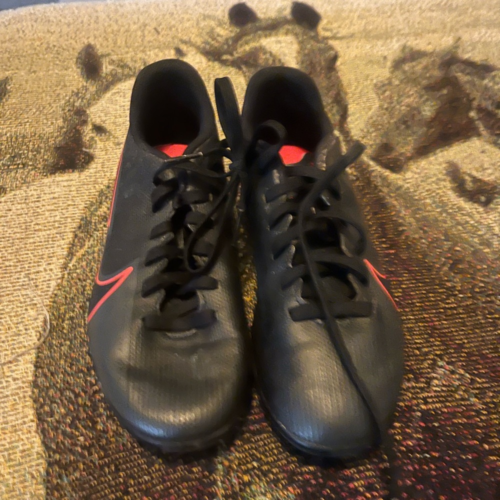 Nike little boys Black and Red Athletic Shoes